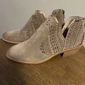 Excellent condition Vince Camuto ankle boots